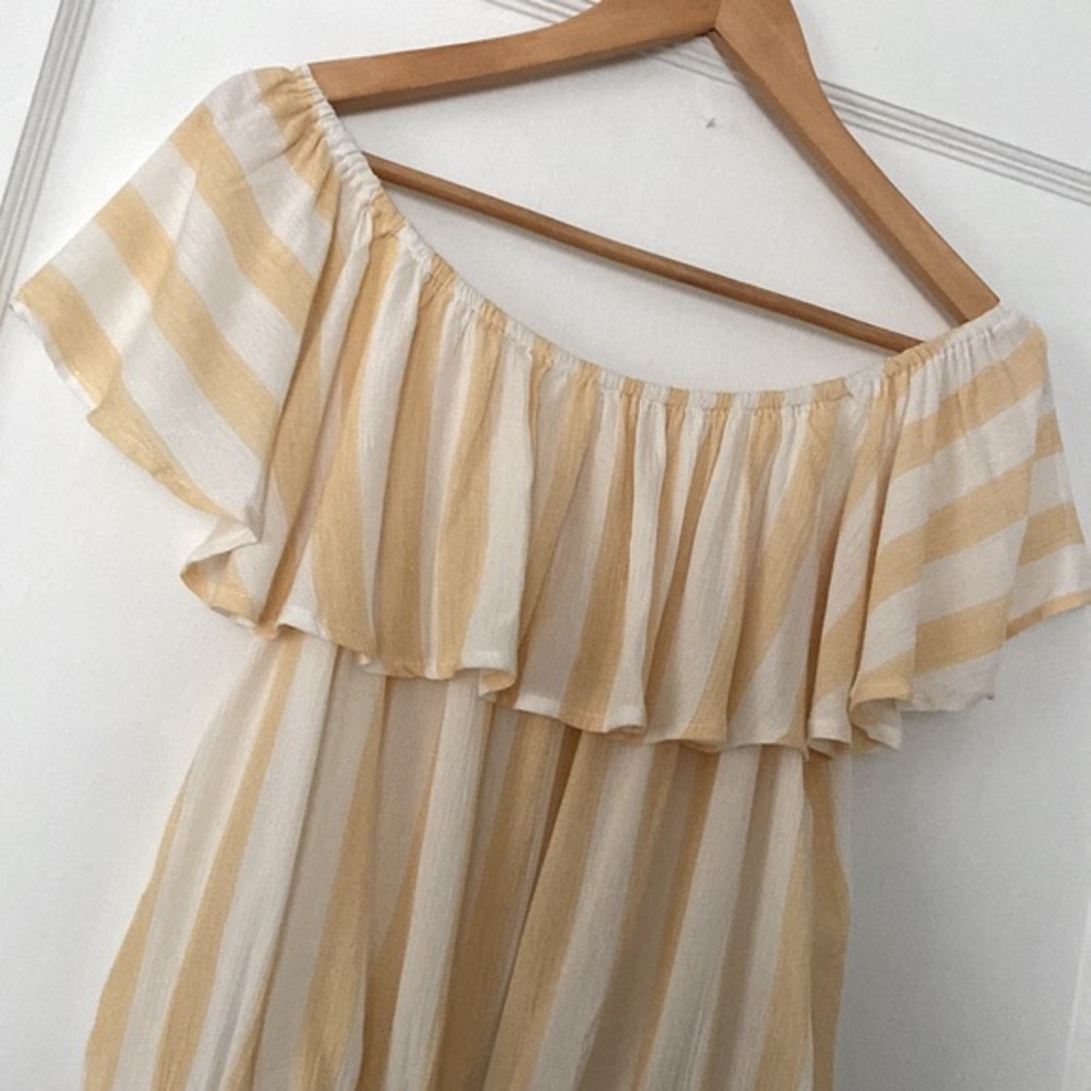 Hem & Thread blouse - Picture 2 of 5